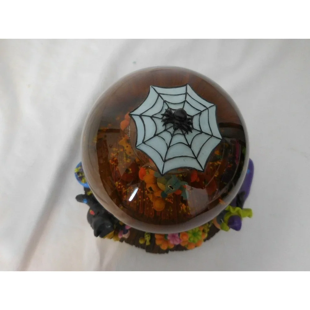 Disney Winnie the Pooh Halloween Tiggers Haunted House Musical Snowglobe Rare